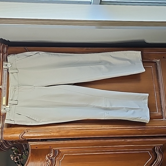 Off White Straight Leg Capri Pants for Effortless Style - Picture 1 of 15